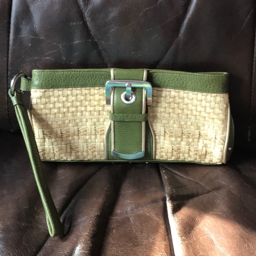 Small clutch woven with green leather accent